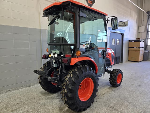 Image of Kubota LX2620HSDC equipment image 4