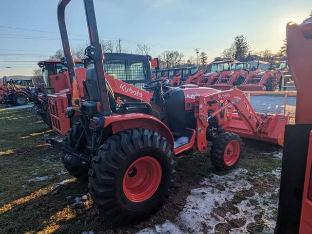 Image of Kubota LX3310HSD equipment image 4