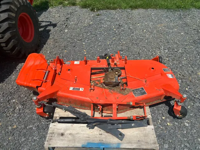 Image of Kubota LX3310HSD equipment image 4