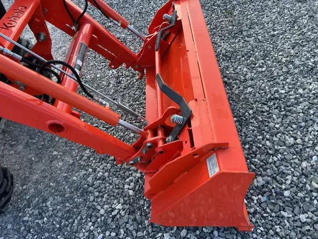 Image of Kubota LX3310HSDC equipment image 3