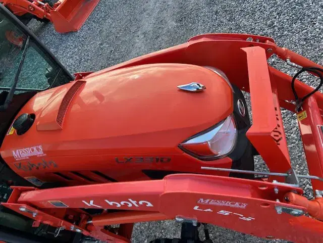 Image of Kubota LX3310HSDC equipment image 4