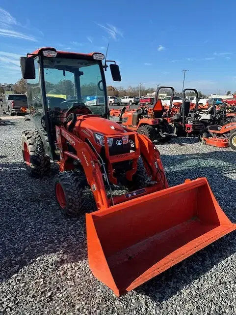 Image of Kubota LX3310HSD equipment image 4