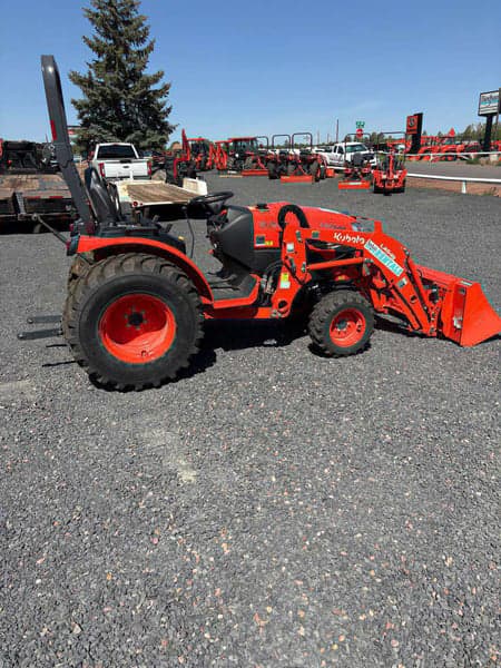 Image of Kubota LX3520HSD equipment image 1