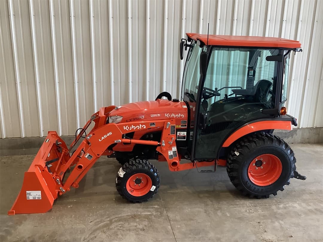 Image of Kubota LX3520SUHSDC Image 0