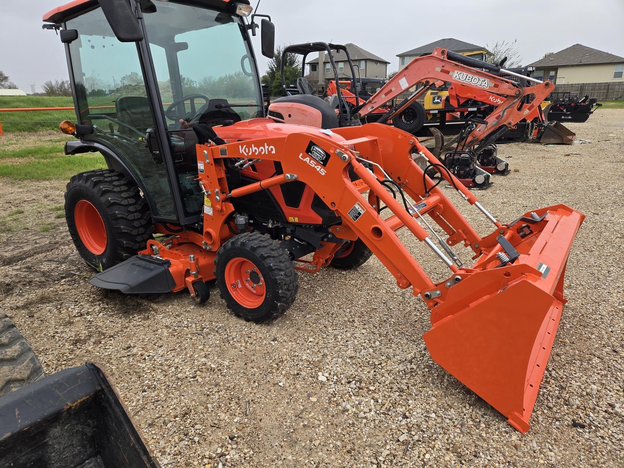 2023 Kubota LX3520SUHSDC Equipment Image0