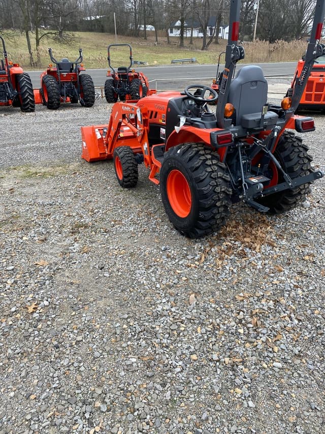 Image of Kubota LX4020 equipment image 3