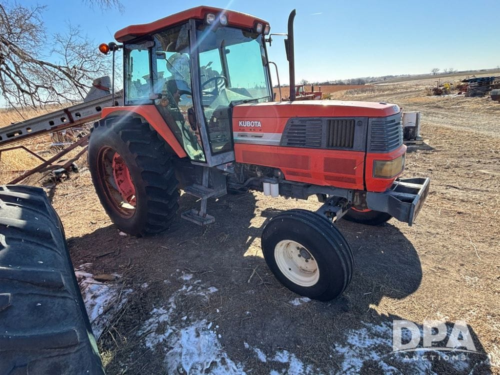 Kubota M120 Equipment Image0