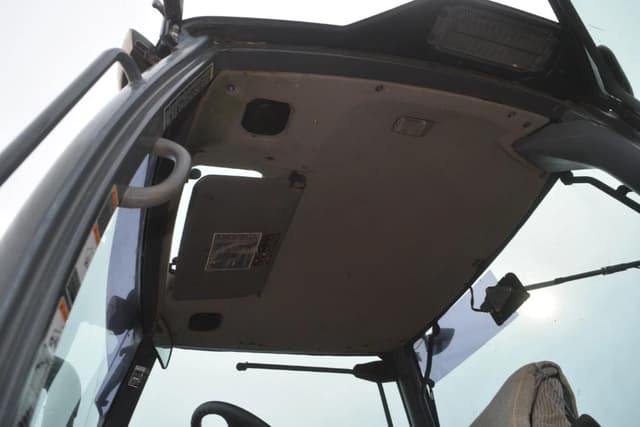 Image of Kubota M100GX equipment image 4