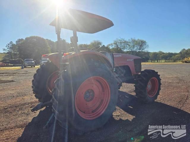 Image of Kubota M105S equipment image 4