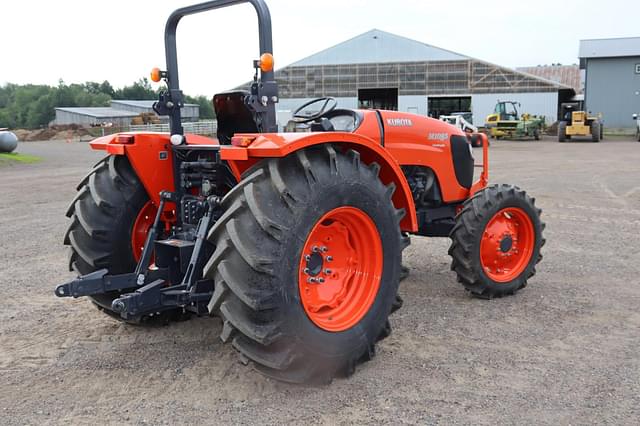 Image of Kubota M108S equipment image 4