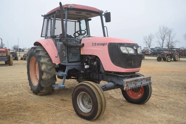 Image of Kubota M108S equipment image 3