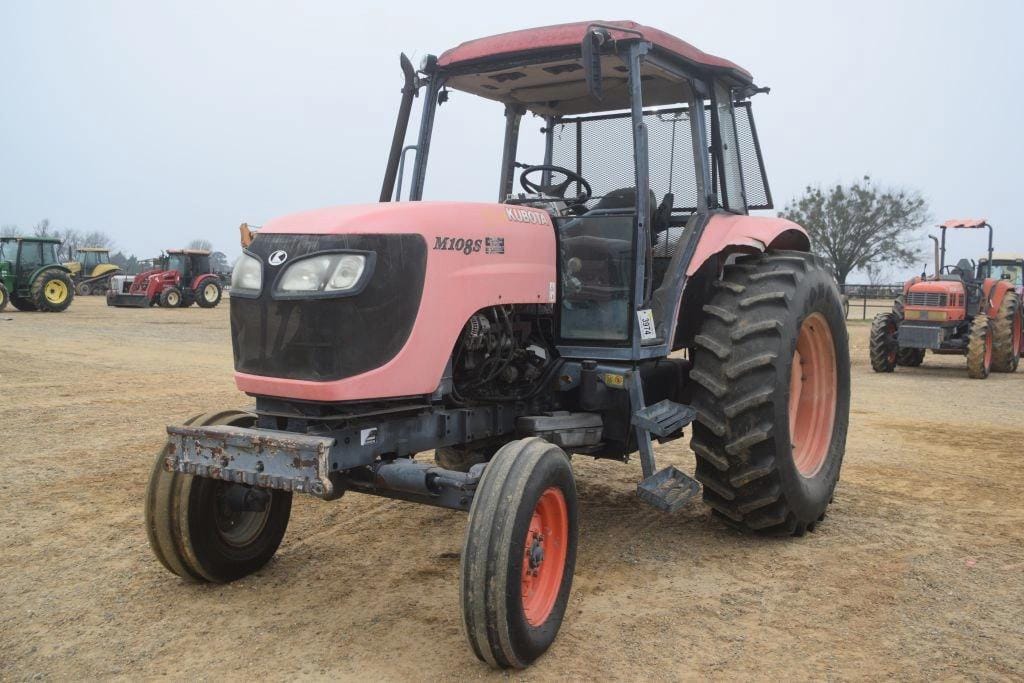 Kubota M108S Equipment Image0