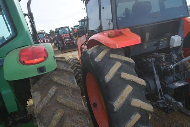 Image of Kubota M108S equipment image 2