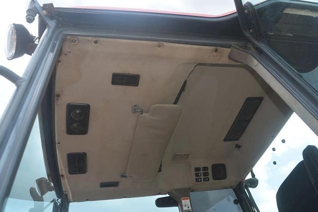 Image of Kubota M108S equipment image 4