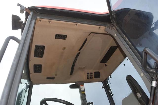 Image of Kubota M108S equipment image 4