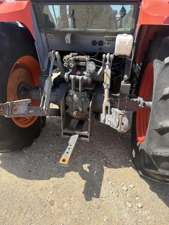 Image of Kubota M108S equipment image 4