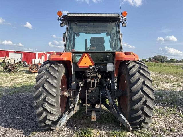 Image of Kubota M108S equipment image 4