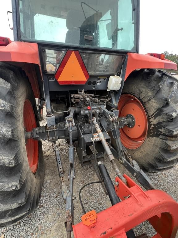 Image of Kubota M108S equipment image 3