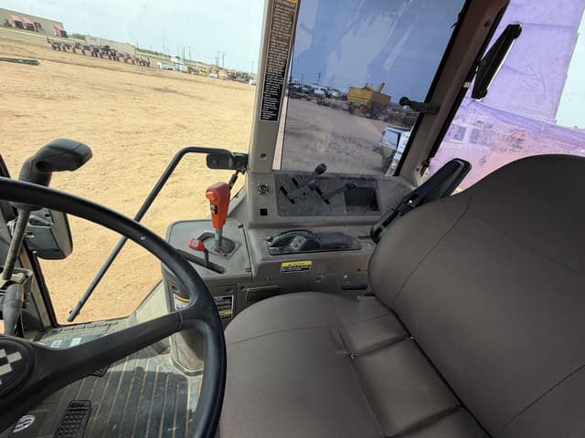 Image of Kubota M110 equipment image 4