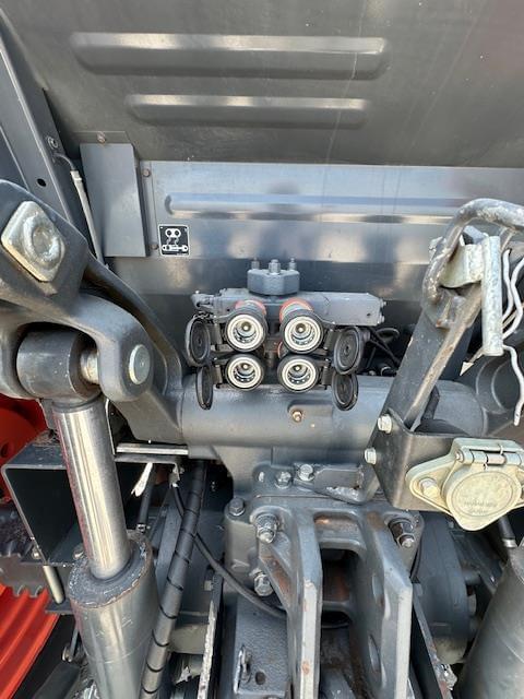 Image of Kubota M110GX equipment image 4
