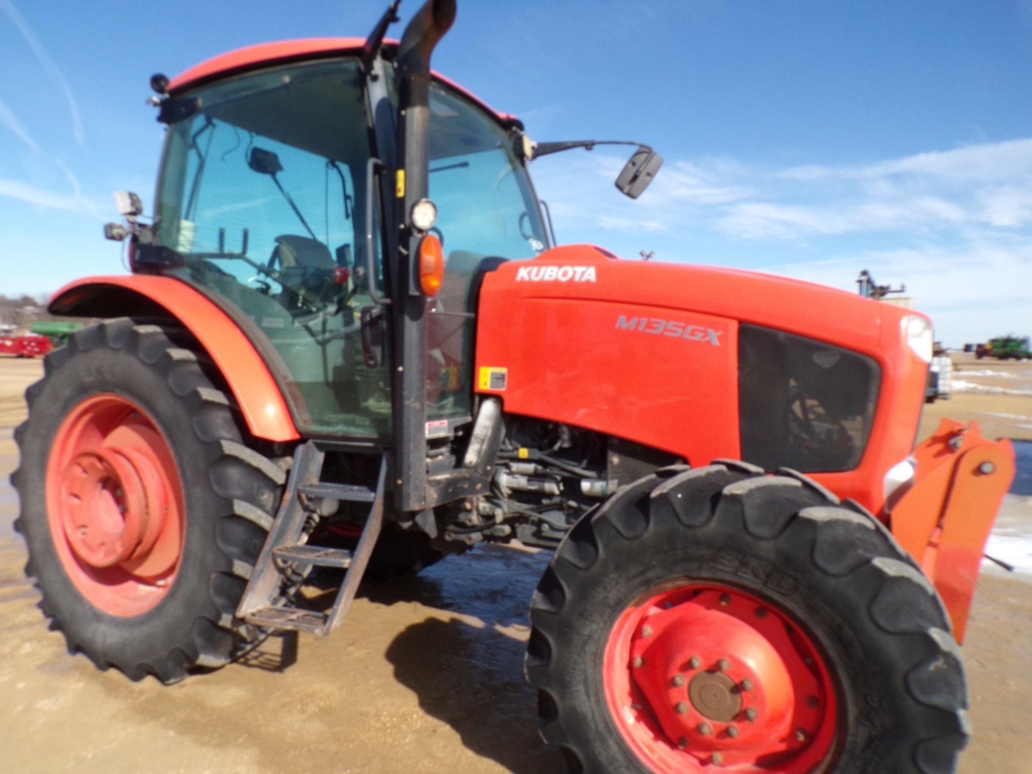 Kubota M135GX Equipment Image0