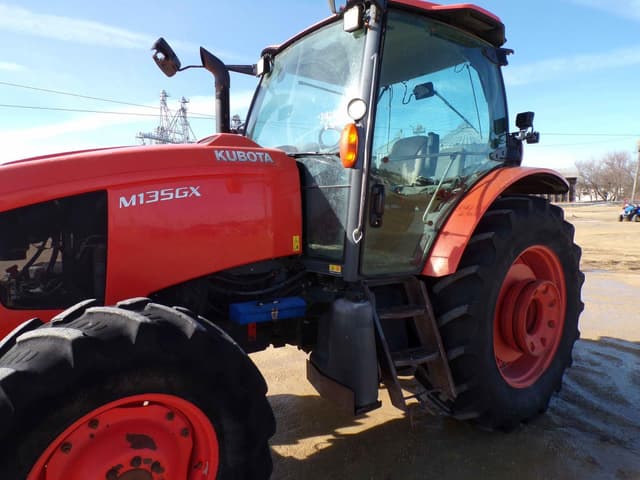 Image of Kubota M135GX equipment image 3