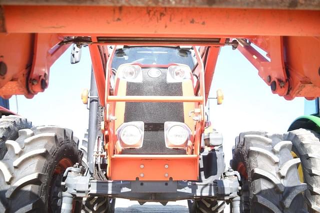Image of Kubota M135GX equipment image 4