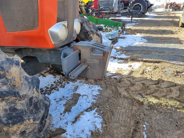 Image of Kubota M135GX equipment image 2