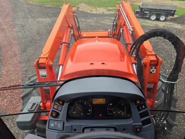 Image of Kubota M135GX equipment image 4