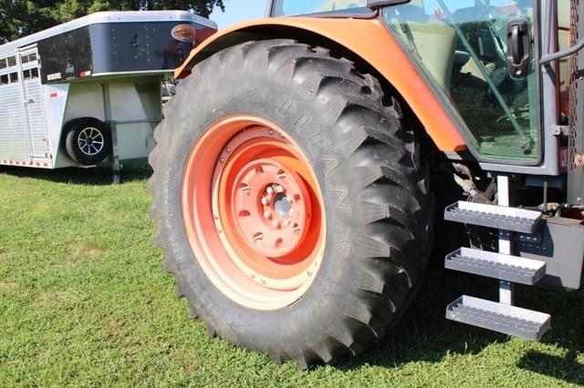 Image of Kubota M135X equipment image 4