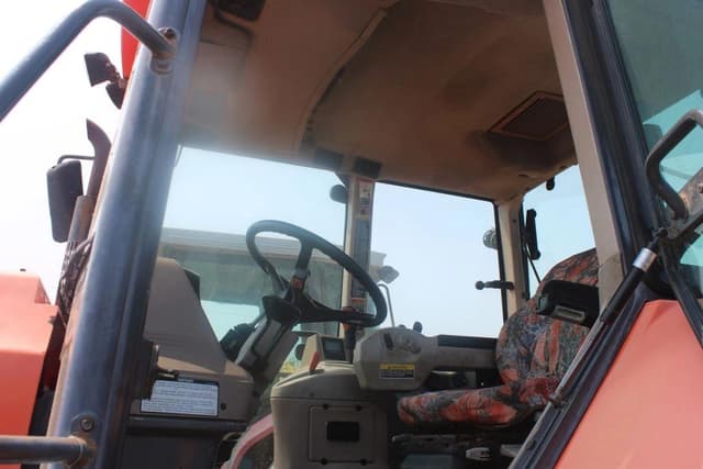 Image of Kubota M135X equipment image 2