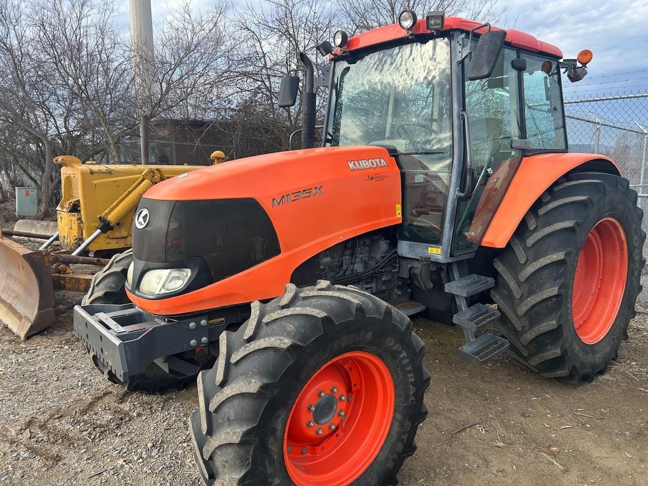 Kubota M135X Equipment Image0
