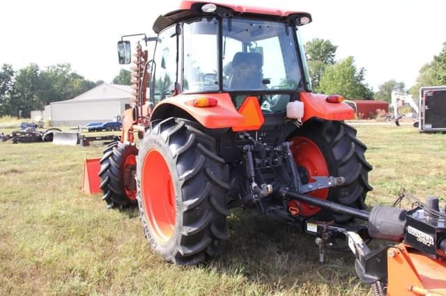 Image of Kubota M4-071 equipment image 3