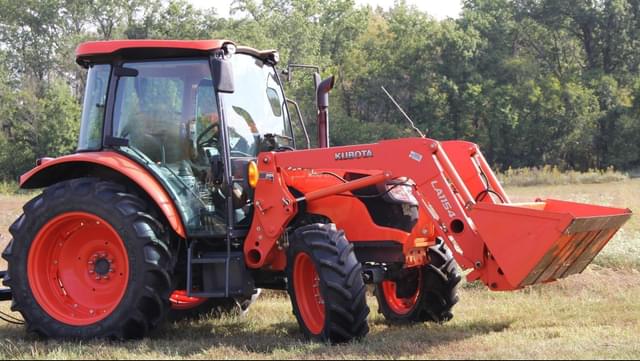 Image of Kubota M4-071 equipment image 4