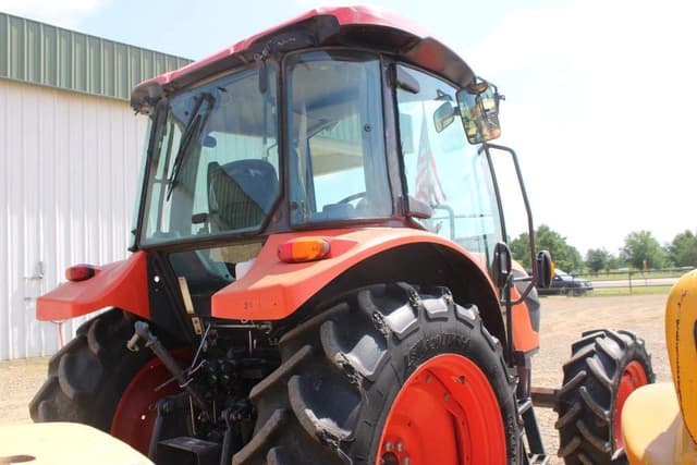 Image of Kubota M4-071 equipment image 2