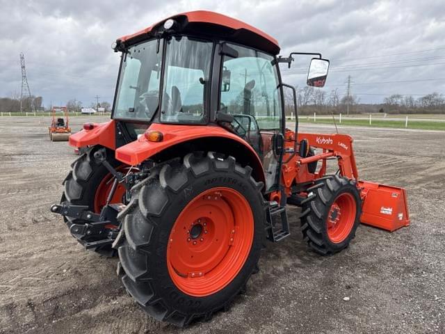 Image of Kubota M4-071 equipment image 3