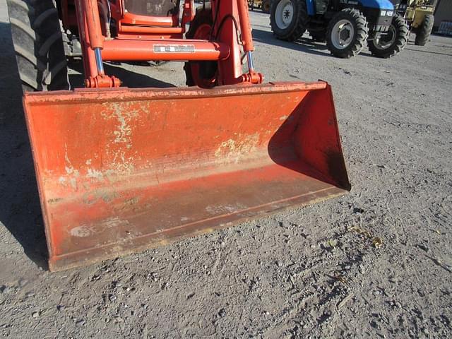 Image of Kubota M4-071 equipment image 3