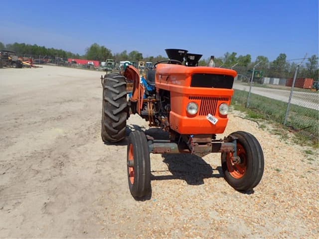 Image of Kubota M4000 equipment image 4