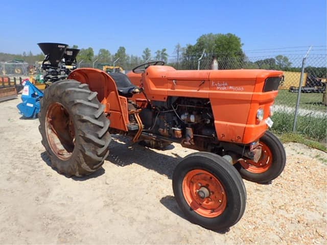 Image of Kubota M4000 equipment image 2