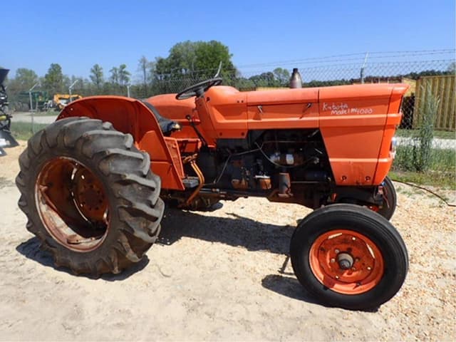 Image of Kubota M4000 equipment image 1