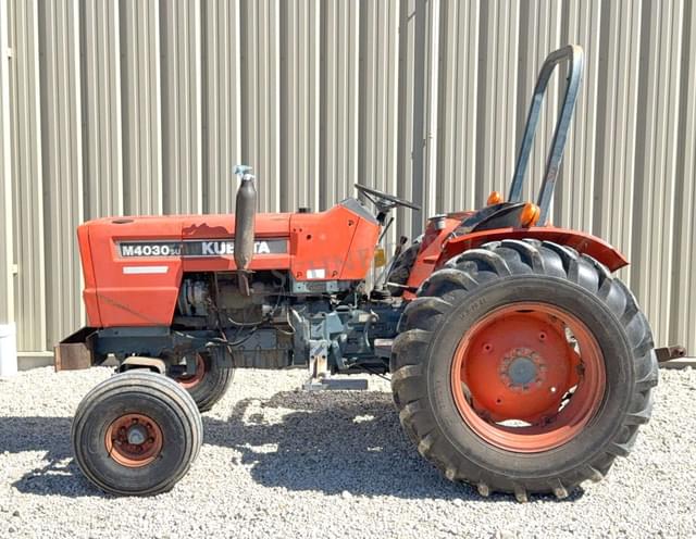 Image of Kubota M4030SU equipment image 3