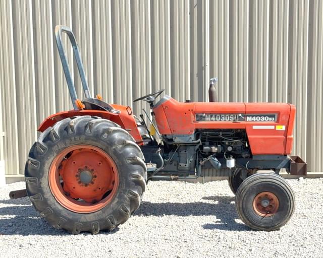 Image of Kubota M4030SU equipment image 2