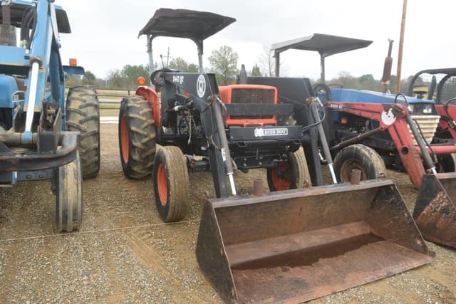 Image of Kubota M4030SU equipment image 3