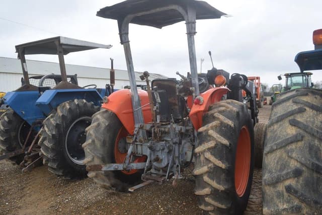 Image of Kubota M4030SU equipment image 2