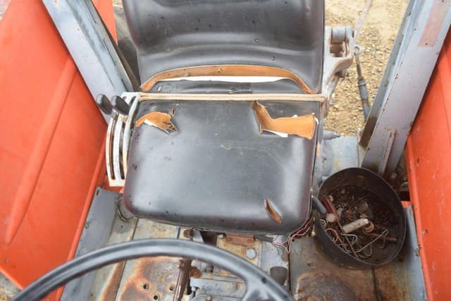 Image of Kubota M4030SU equipment image 4