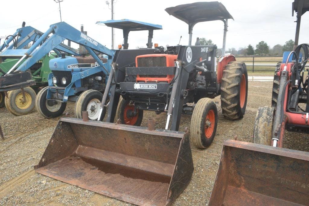 Kubota M4030SU Equipment Image0