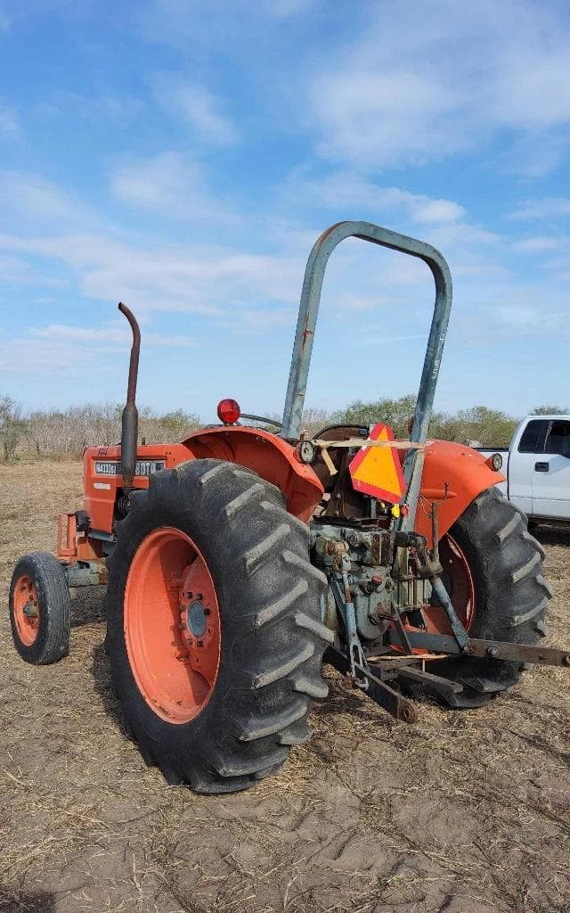 Image of Kubota M4030SU equipment image 3