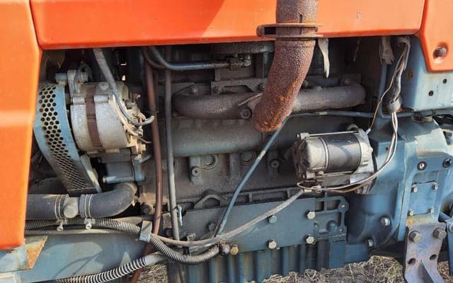 Image of Kubota M4030SU equipment image 4