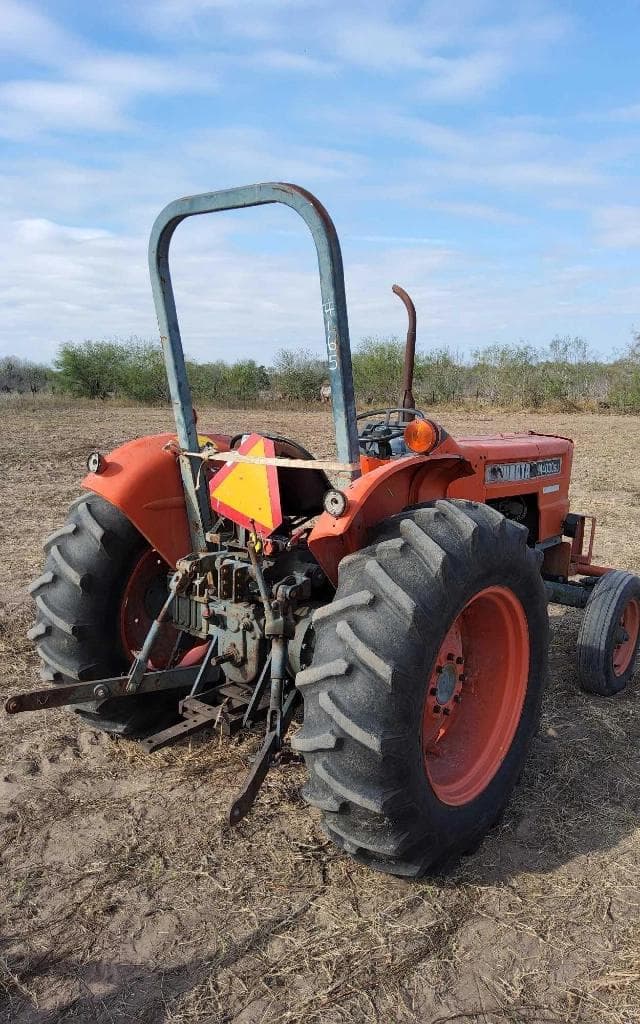 Image of Kubota M4030SU equipment image 2