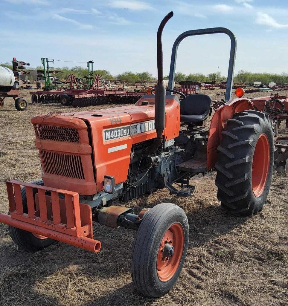 Kubota M4030SU Equipment Image0